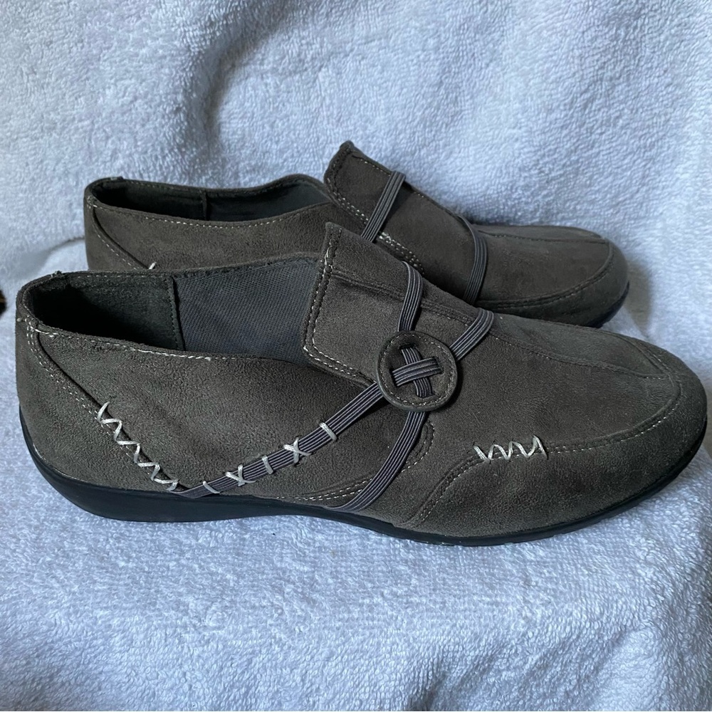 Classique Shoes Women’s Size 7M Slip On Flat Loafers